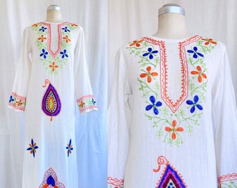 Vintage 70s Embroidered Indian Cotton Cheese Cloth Maxi Kaftan / India Boho Hippie Festival Maxi Dress