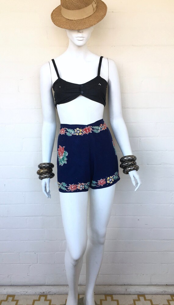 Vintage 70s 80s High Waisted Shorts / Batik Boho H
