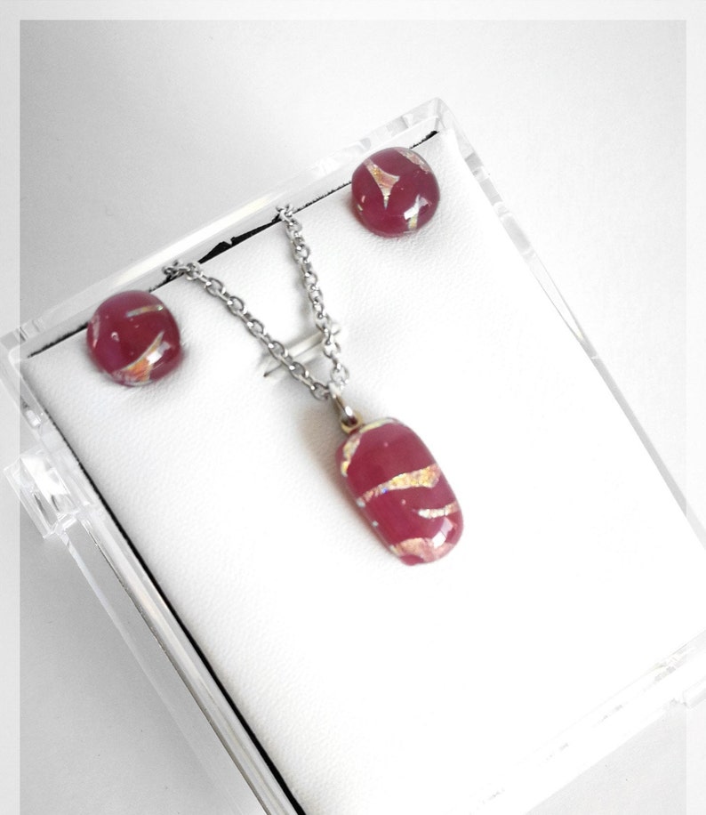 Burgundy and gold dichroic fusion glass necklace and earrings 18 14 inch chain 46.3cm. hand-cut stainless steel
