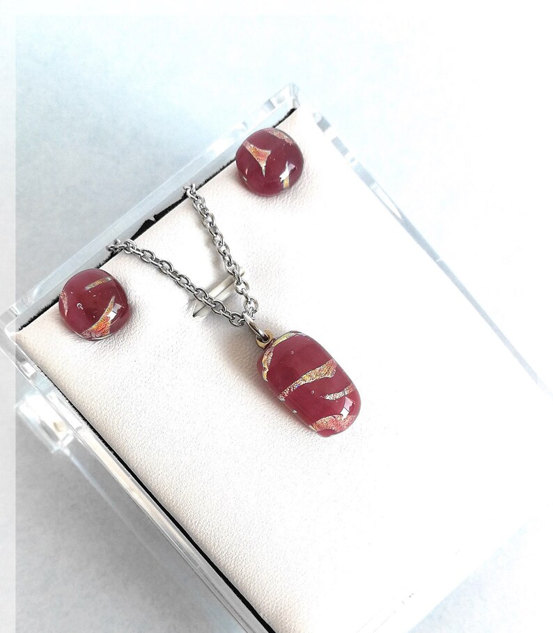Burgundy and gold dichroic fusion glass necklace and earrings 18 14 inch chain 46.3cm. hand-cut stainless steel