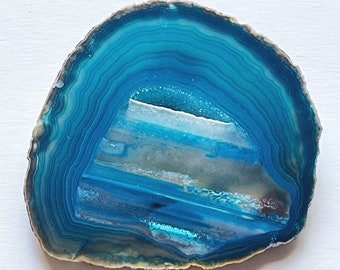 Pacific suspend.it, Ocean tone fixture, teal agate slice decor, screw cover, nail cover, decorative rock