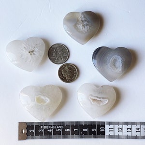 Agate crystal heart suspend.it