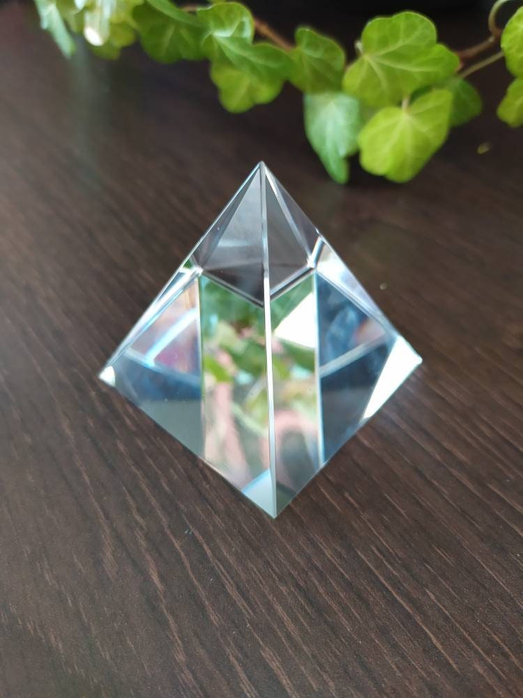 Pyramide de Cristal en Verre Optique - Pyramide Suncatcher