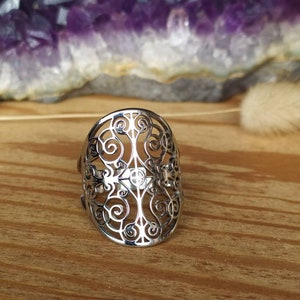 Verstellbarer Mandala-Ring aus silberfarbenem Edelstahl