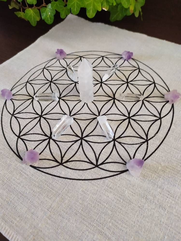 Fleur de Vie et Grille Cristaux d'améthyste, Cristal Roche