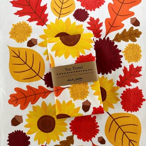 Fall Foliage Tea Towel: Linen-Cotton Floral Kitchen Decor