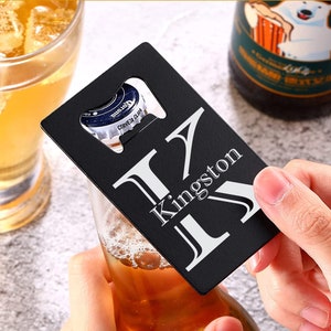 Zwarte gepersonaliseerde credit card flesopener, portemonnee grootte flesopener, groomsmen gift, usher gift, vriend, vaderdag, bieropener