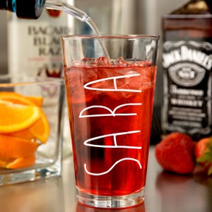 20oz Custom Imperial Pint glass, Personalized Beer Glass, Groomsmen Gift, Engraved Pint Glass, Beer Glasses, Personalized Pint Glass, Beer