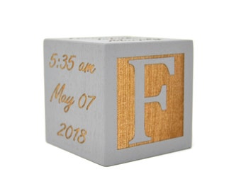 Bloque de bebé personalizado Bloque de madera para bebé Regalo único para bebé Regalo para bebé gemelo recién nacido Bloque para bebé Bloque para bebé grabado Regalo para el primer cumpleaños del bebé