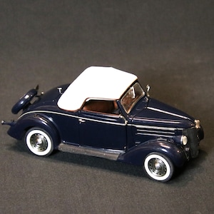 1936 Ford Cabriolet, 1:24 Scale Danbury Mint Die-cast Model Car
