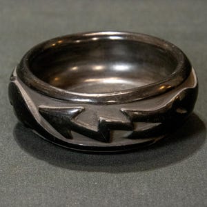 Elizabeth Naranjo Black Clay Bowl – Handcrafted Pueblo Pottery – Signed Native American Art