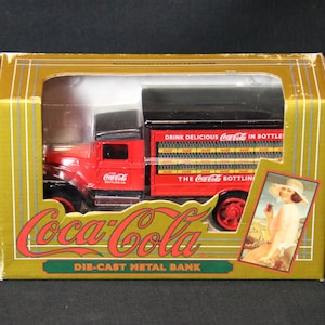 1931 Hawkeye Coca-Cola Bottle Truck 1:25 Scale Die-cast Model Car Collectors Bank