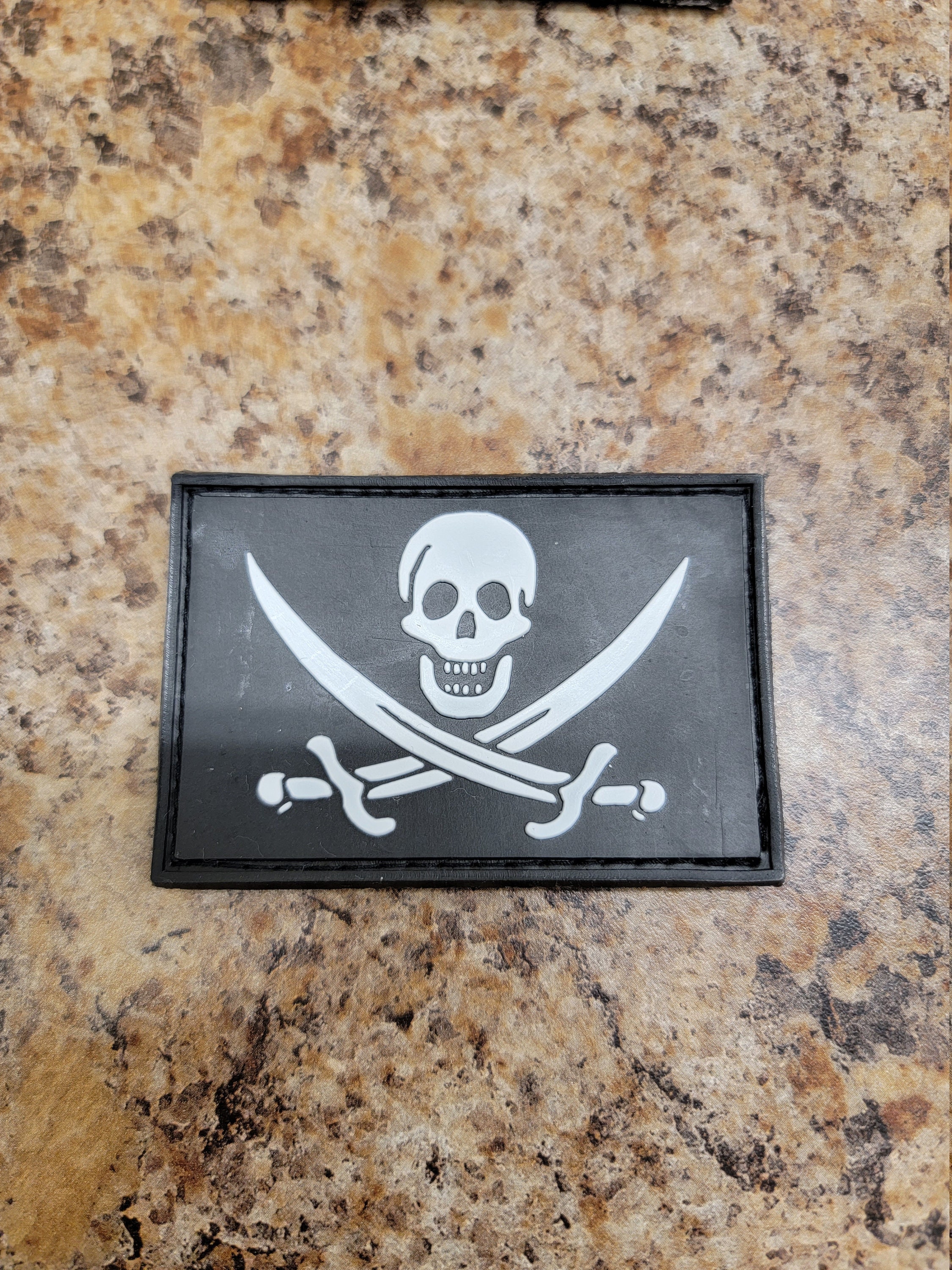 Toppa Con Bandiera Pirata Calico Jack: Applicazione Con Teschio E Ossa Incrociate Verde Oliva - Italia - Foto 9