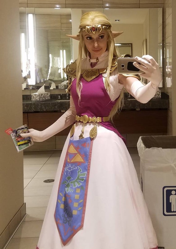 Legend of Zelda cosplayer celebrates Breath of the Wild 2 as perfect  Princess Zelda - Dexerto