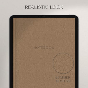 Op de afbeelding: Een bruin lederen notitieboek met het woord "NOTEBOOK" erop gegraveerd. Het notitieboek heeft een cirkel die de lederen textuur laat zien en de woorden "LEATHER TEXTURE" eronder.