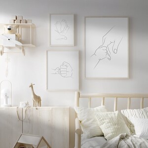 Puede incluir: Tres impresiones en blanco y negro de arte de l&iacute;nea de manos. La primera impresi&oacute;n muestra dos manos sosteni&eacute;ndose mutuamente. La segunda impresi&oacute;n muestra dos manos sosteni&eacute;ndose mutuamente con un golpe de pu&ntilde;o. La tercera impresi&oacute;n muestra dos manos sosteni&eacute;ndose mutuamente con una mano sosteniendo el dedo de la otra.
