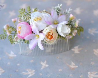 Spring flower comb Boho bride headpiece White pink floral hair comb Fern hair piece Ranunculus wedding comb