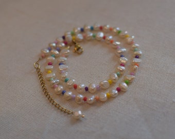 Collier ras de cou fait main avec perles multicolores - Collier ras de cou personnalisé avec perles baroques, pierres multicolores