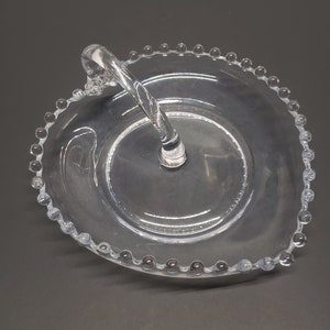 Vintage heldere Candlewick wafel tray met centrale handgreep, heldere depressie glaswerk, bruiloft kristal glaswerk 1940s