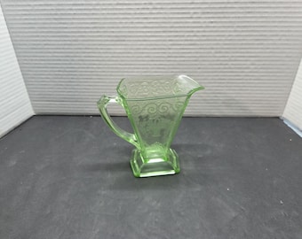 Jarra de crema de vidrio verde Loraine de la época de la Gran Depresión, vidrio brillante de uranio