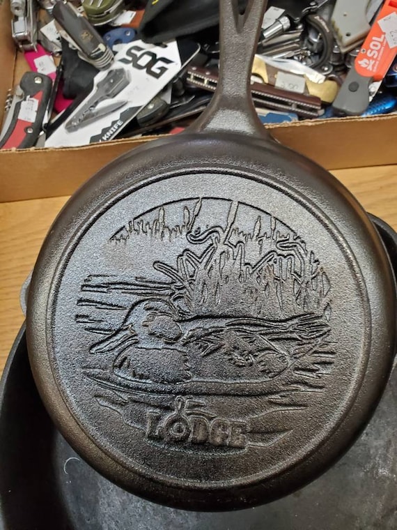 Cast iron 8 Wildlife series Lodge frying pan with Duck. New never used.