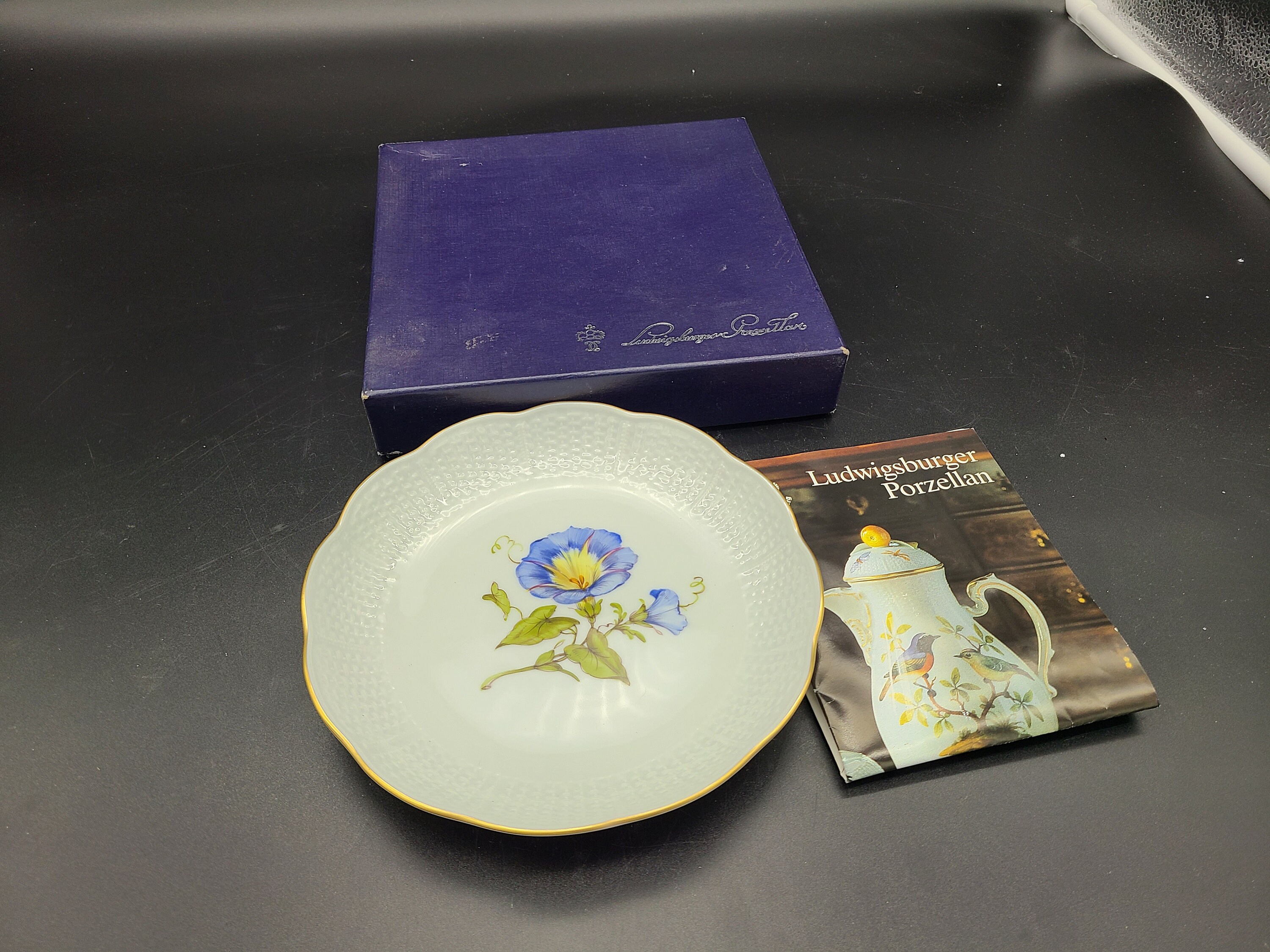 ヨーロッパの磁器 Beautiful Vintage porcelain plate(23 cm.) Set of 6 plates