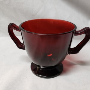 Mooie Ruby rode suikerpot 3 1/4 inch hoog 3 3/8 inch diameter 7 oz