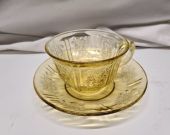 Amber Sharon Cabbage rose Depression glass Butter dish with cover 