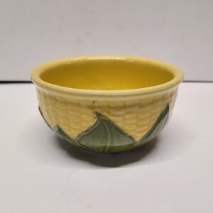 Antique Shawnee pottery Corn bowl no 5. And it measures 5" X 2 1/2"