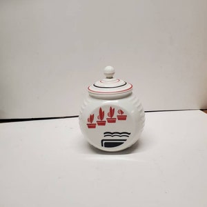 Covered Grease jar 30 oz. Capacity in white with red and black design. image 1