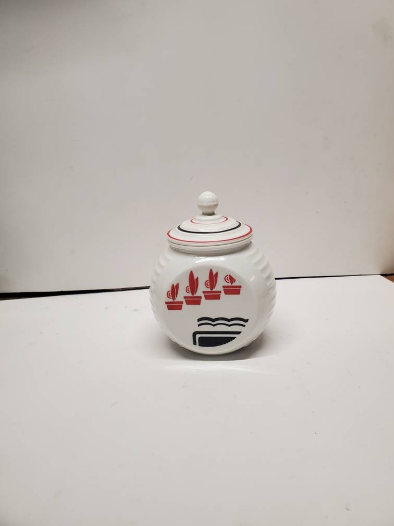 Covered Grease jar 30 oz. Capacity in white with red and black design. image 1