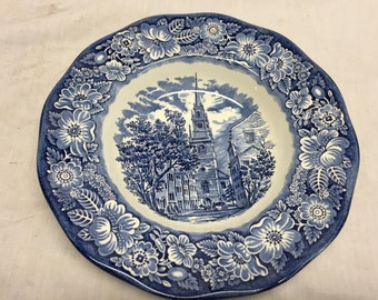 Cuenco plano para sopa de 8 1/2&quot; en azul Liberty de Staffordshire con diseño de la antigua iglesia del norte