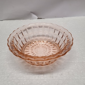 Pink  windsor depression glass 4 3/4 berry bowl