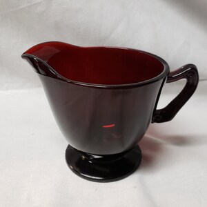 Mooie Robijnrode Creamer 3 3/8" hoog 3 3/8 inch diameter 6oz