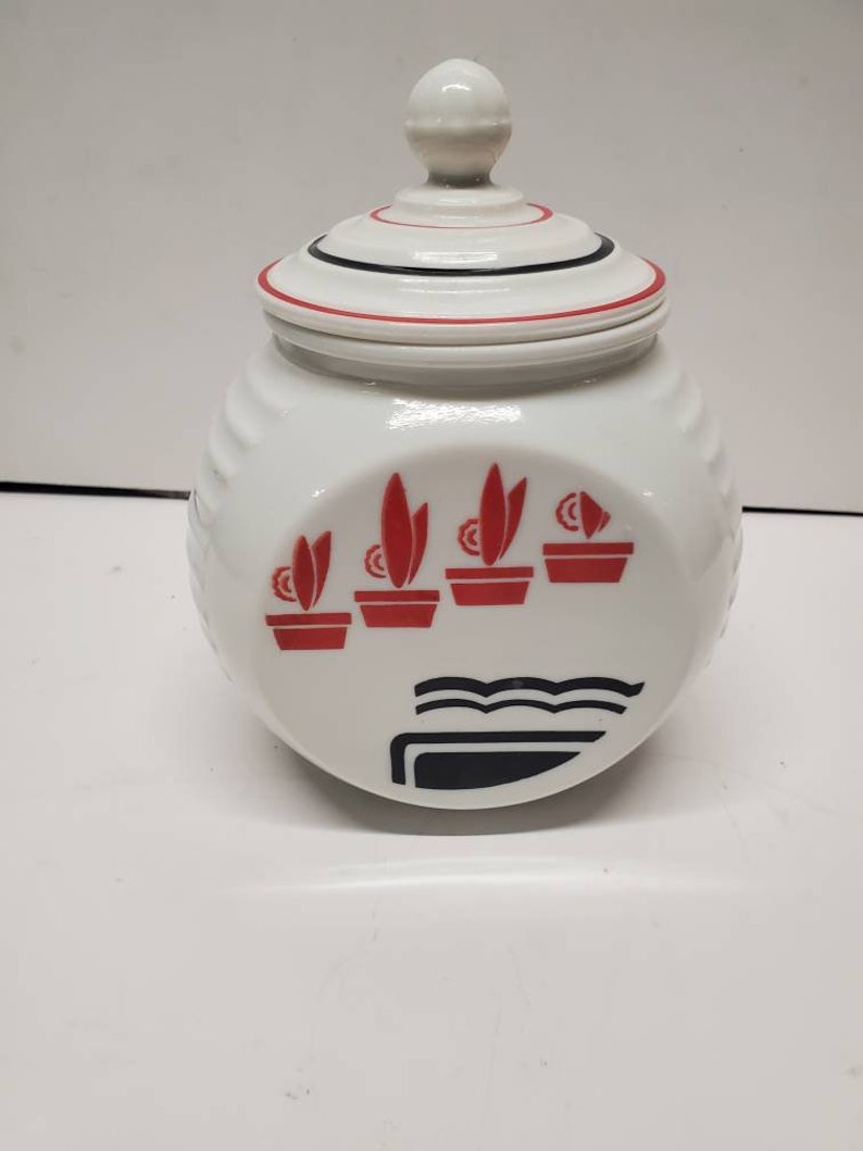 Covered Grease jar 30 oz. Capacity in white with red and black design. image 2