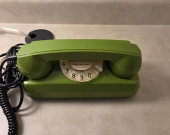 1970s Green T&E Rotary Desk Telephone Starlite Style Spain