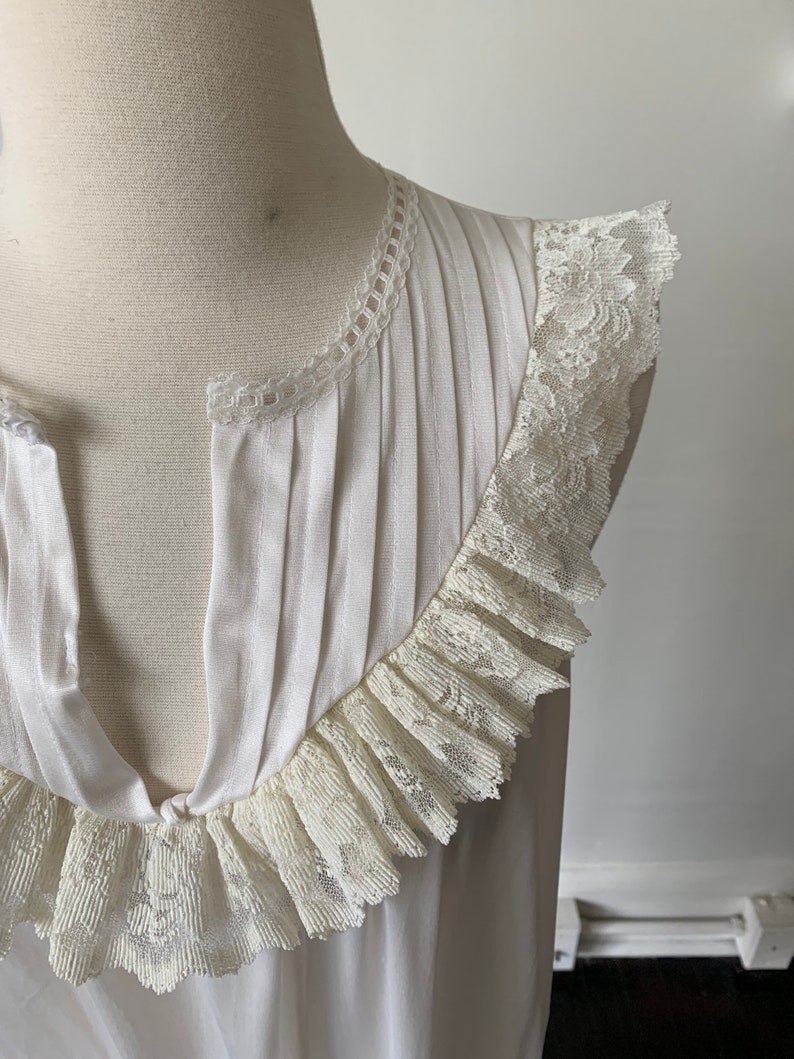 Vintage Lace White Teddy 1960/'s Mid Century Mod Ruffle and Lace Nightgown 60/'s Peignoir Gown