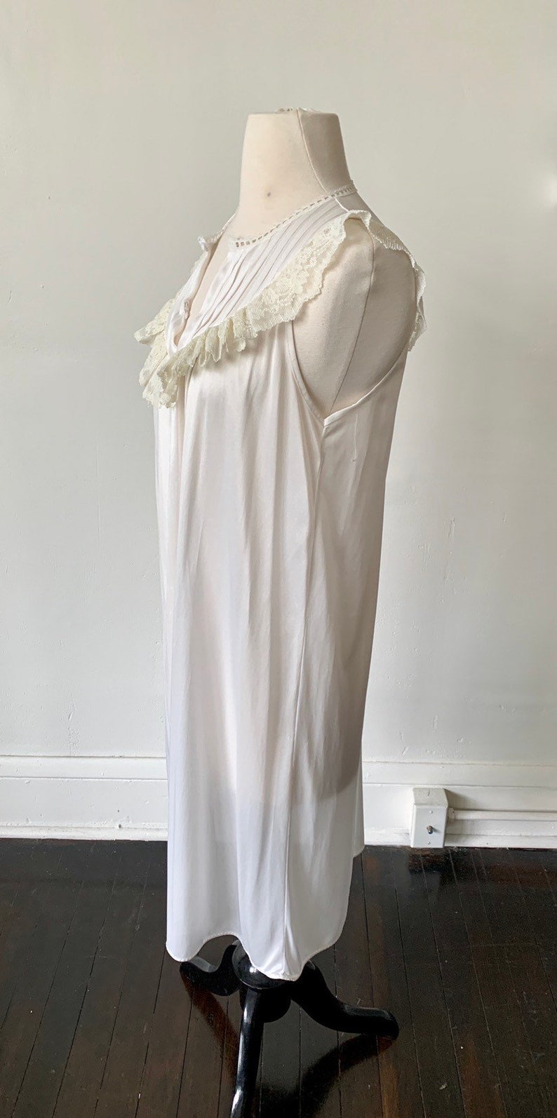 Vintage Lace White Teddy 1960/'s Mid Century Mod Ruffle and Lace Nightgown 60/'s Peignoir Gown