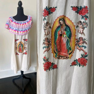 Vestido midi mexicano vintage de la Virgen María, vestido oaxaqueño con hombros descubiertos, vestido bohemio midi católico de la Virgen María de Guadalupe de los años 80