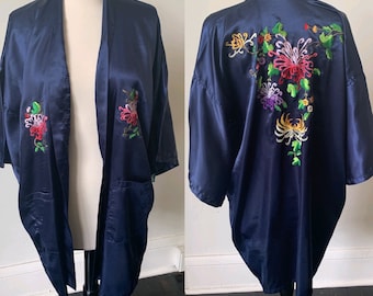 Vintage Kimono Robe Hand Embroidered Floral Kimono 1970&#39;s 70&#39;s Boho Bohemian Kimono With Pockets