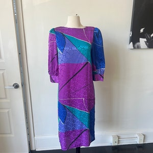Vintage Warren Z Puff Sleeve Shift Dress 1980’s Color Block Satin Midi Dress 80’s Abstract Print Purple and Blue Hipster Dress