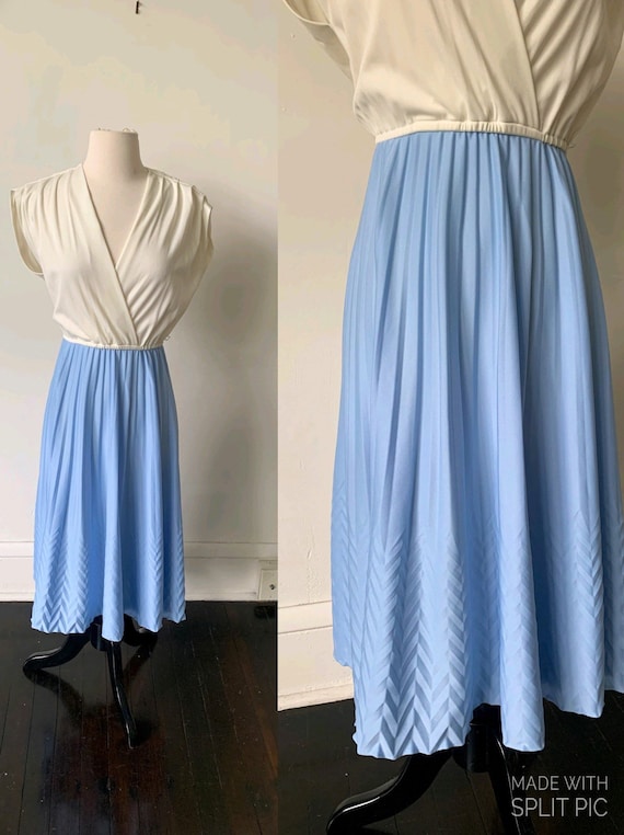 Vintage Pleated Color Block Midi Dress 1970's White and Blue Pleated Dress 70's White Disco Dress Vintage White Boho Midi Dress