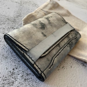 The Ames Wallet - Cartera de solapa de cuero hecha a mano
