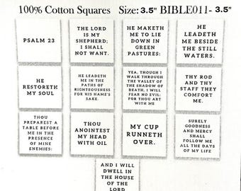 Könnte beinhalten: Vorgeschnittene Quiltquadrate mit Versen aus Psalm 23, aus 100 % Baumwolle. Jedes Quadrat misst 8,89 cm und zeigt einen anderen Vers in einer klaren, lesbaren Schrift. Ideal für Quiltprojekte.