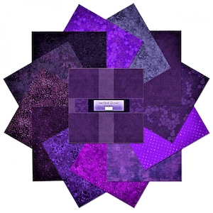 Pode incluir: Uma coleção de quadrados de tecido roxo dispostos em um padrão circular. Os tecidos apresentam vários padrões, incluindo redemoinhos e pontos. Um quadrado central exibe o texto "Amethyst Royale". A paleta de cores varia do violeta escuro ao lavanda claro.