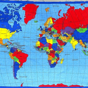 Panel de tela con el mapa del mundo: países, capitales, islas, océanos y mares, colores llamativos, 100 % algodón, calidad de Quilt Shop, medidas: 34" x 58"