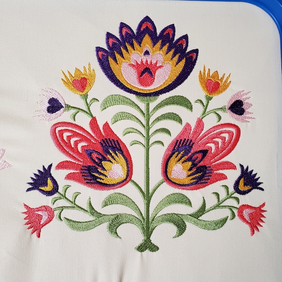 Wycinanki Style Polish Folk Art Floral Design S for Machine