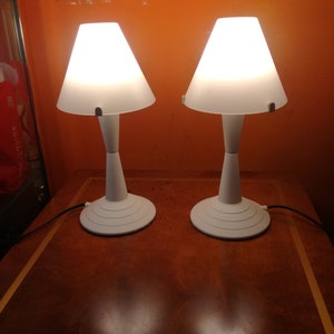Veneta Lumi Lulù Schreibtischlampe Paar Pilz Kunststoff 30 cm made in Italy 1980er Jahre