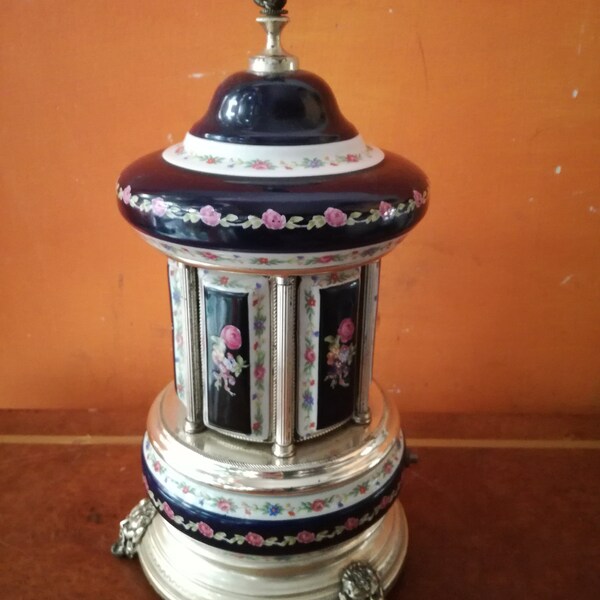 Reuge music box in porcellana due melodie Swiss movement Made in Italy 1960s