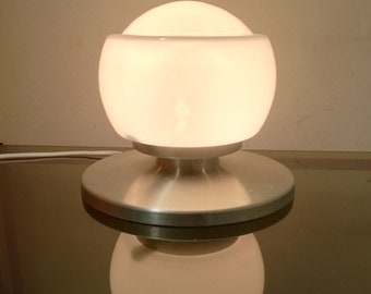 Artemide lámpara de mesa de vidrio opalino era espacial ufo Made in Italy 1970s